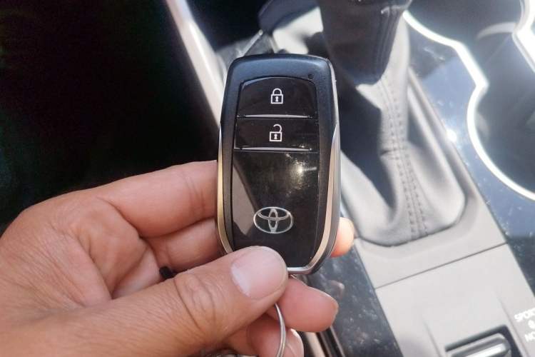 Used Toyota Highlander 2024 2.5L Smart e-Power Dual-Motor All-Wheel-Drive Elite Version – 7 Seats Vehicle Key