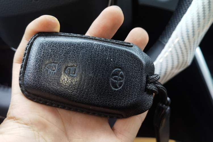 Used Toyota Highlander 2024 2.5L Smart Electric Hybrid Dual-Motor Two-Wheel-Drive Elite Edition 5 Seats Vehicle Key
