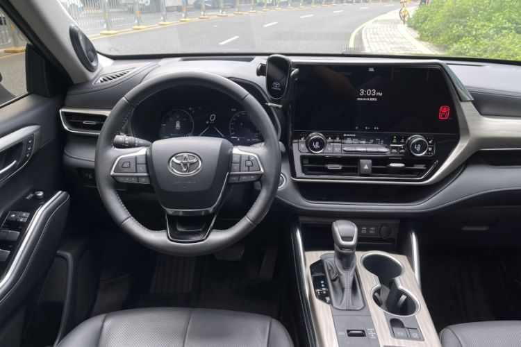Used Toyota Highlander 2024 2.5L Smart e-Power Dual-Motor All-Wheel-Drive Supreme Edition – 7 Seats Audio And AC Panel