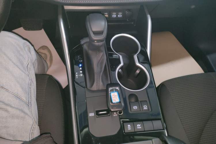 Used Toyota Highlander 2024 2.5L Smart Electric Hybrid Dual-Motor Two-Wheel-Drive Elite Edition 5 Seats Gear Lever