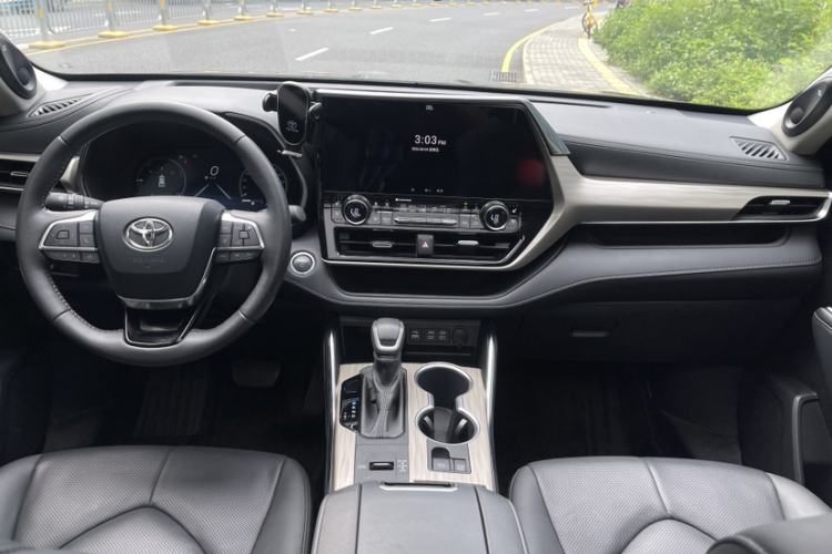 Used Toyota Highlander 2024 2.5L Smart e-Power Dual-Motor All-Wheel-Drive Supreme Edition – 7 Seats Interior 1