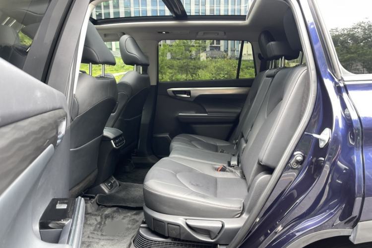Used Toyota Highlander 2024 2.5L Smart e-Power Dual-Motor All-Wheel-Drive Supreme Edition – 7 Seats Interior 3