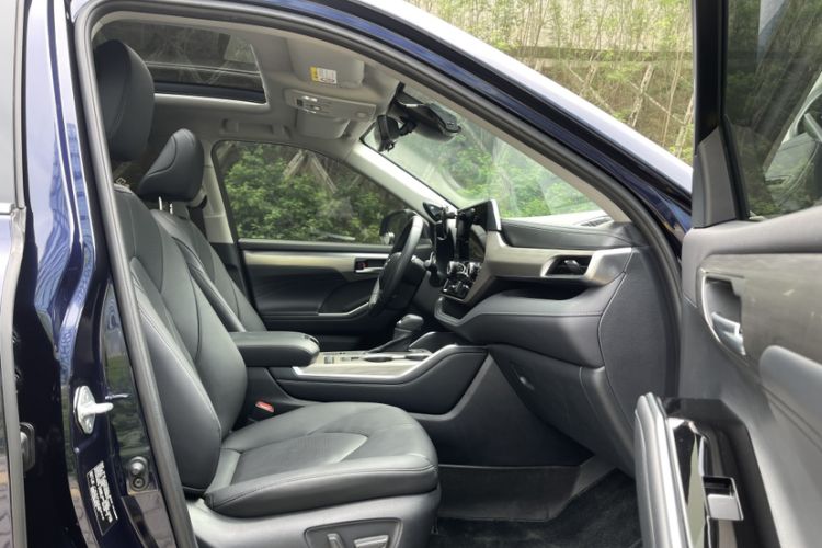 Used Toyota Highlander 2024 2.5L Smart e-Power Dual-Motor All-Wheel-Drive Supreme Edition – 7 Seats Left Front Seat