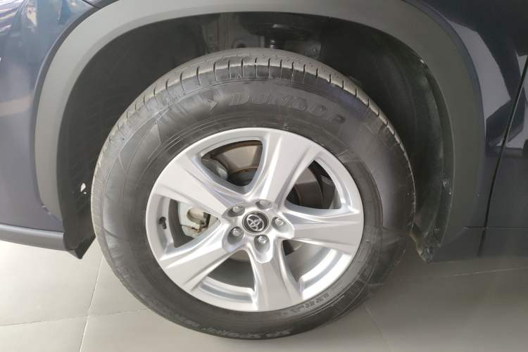 Used Toyota Highlander 2024 2.5L Smart Electric Hybrid Dual-Motor Two-Wheel-Drive Elite Edition 5 Seats Left Front Wheel Hub