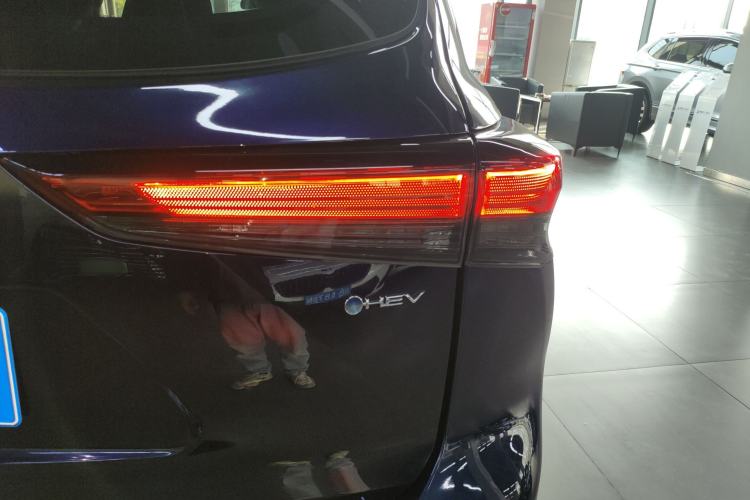 Used Toyota Highlander 2024 2.5L Smart Electric Hybrid Dual-Motor Two-Wheel-Drive Elite Edition 5 Seats Right Rear Taillight