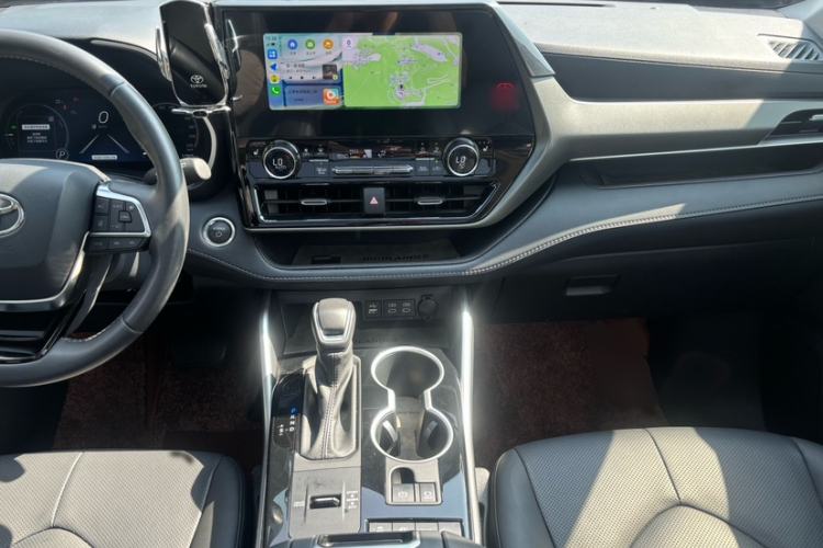 Used Toyota Highlander 2024 2.5L Smart Electric Hybrid Dual-Motor All-Wheel-Drive Luxury 7-Seater Audio And AC Panel