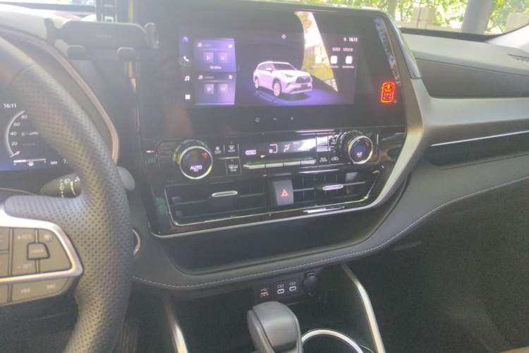 Used Toyota Highlander 2024 2.5L Smart Electric Hybrid Dual-Engine Two-Wheel Drive Elite Version 7 Seats Audio And AC Panel