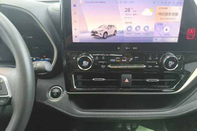Used Toyota Highlander 2024 2.5L Smart Electric Hybrid Dual-Engine Four-Wheel Drive Prestige Version – 7 Seats Audio And AC Panel