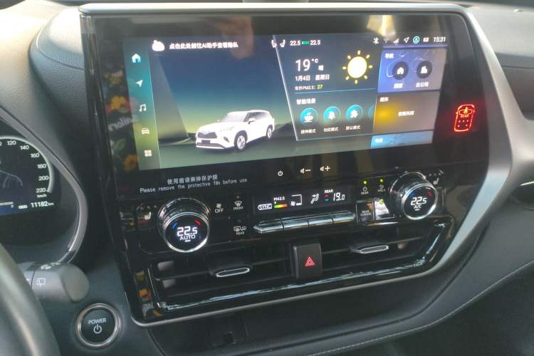 Used Toyota Highlander 2024 2.5L Smart Electric Hybrid Dual-Engine Four-Wheel Drive Prestige Version – 7 Seats Audio And AC Panel