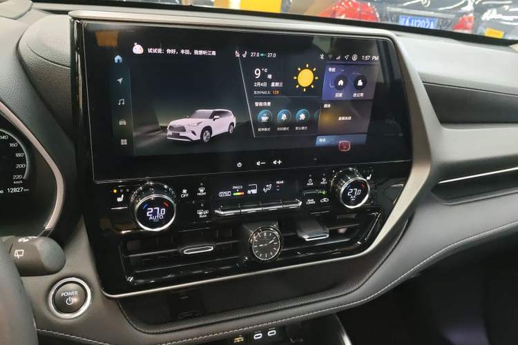 Used Toyota Highlander 2024 2.5L Smart Electric Hybrid Dual-Engine Four-Wheel Drive Prestige Version – 7 Seats Audio And AC Panel