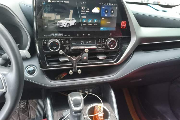 Used Toyota Highlander 2024 2.5L Smart Electric Hybrid Dual-Engine Four-Wheel Drive Prestige Version – 7 Seats Audio And AC Panel