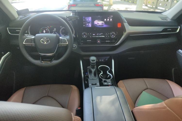 Used Toyota Highlander 2024 2.5L Smart Electric Hybrid Dual-Engine Two-Wheel Drive Elite Version 7 Seats Center Console