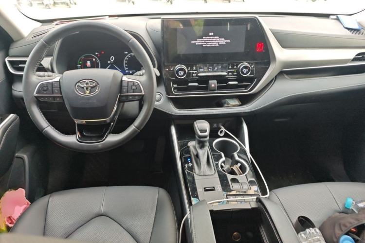 Used Toyota Highlander 2024 2.5L Smart Electric Hybrid Dual-Motor Two-Wheel Drive Luxury Version 7 Seats Center Console