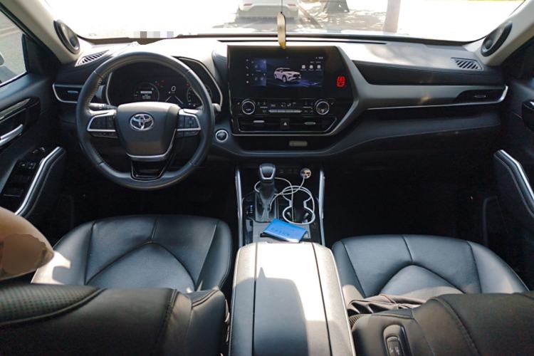 Used Toyota Highlander 2024 2.5L Smart Electric Hybrid Dual-Motor All-Wheel-Drive Luxury 7-Seater Center Console