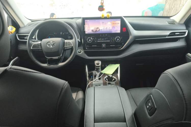 Used Toyota Highlander 2024 2.5L Smart Electric Hybrid Dual-Engine Four-Wheel Drive Prestige Version – 7 Seats Center Console