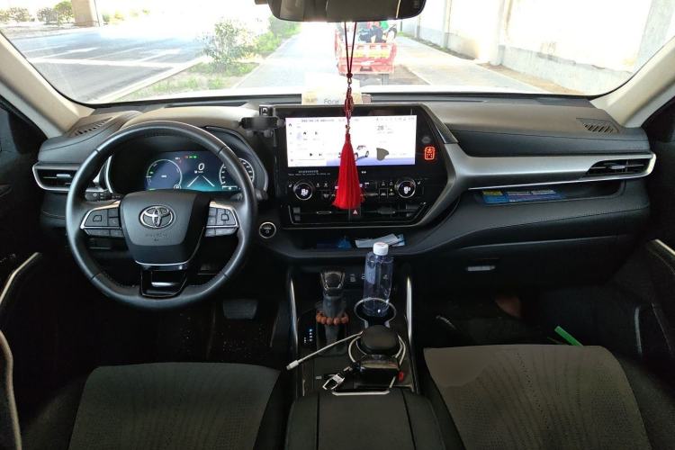 Used Toyota Highlander 2024 2.5L Smart Electric Hybrid Dual-Engine Four-Wheel Drive Prestige Version – 7 Seats Center Console