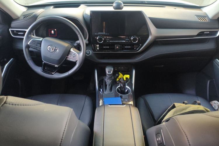 Used Toyota Highlander 2024 2.5L Smart Electric Hybrid Dual-Engine Four-Wheel Drive Prestige Version – 7 Seats Center Console