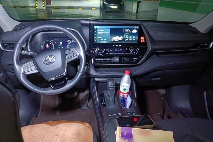 Used Toyota Highlander 2024 2.5L Smart Electric Hybrid Dual-Engine Four-Wheel Drive Prestige Version – 7 Seats Center Console