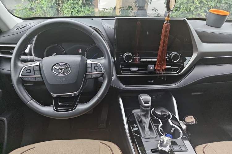 Used Toyota Highlander 2024 2.5L Smart Electric Hybrid Dual-Engine Four-Wheel Drive Prestige Version – 7 Seats Center Console