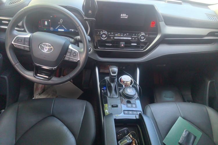 Used Toyota Highlander 2024 2.5L Smart Electric Hybrid Dual-Motor All-Wheel-Drive Luxury 7-Seater Center Console