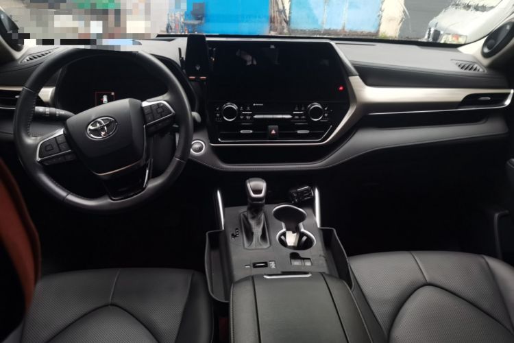Used Toyota Highlander 2024 2.5L Smart e-Power Dual-Motor All-Wheel-Drive Supreme Edition – 7 Seats Center Console