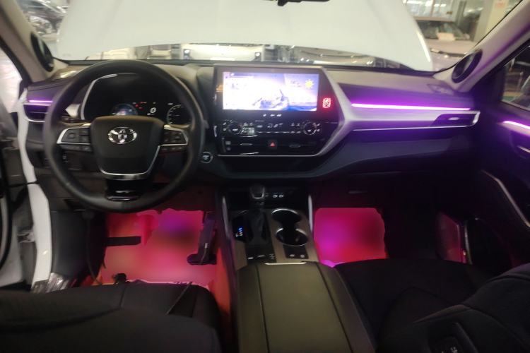 Used Toyota Highlander 2024 2.5L Smart e-Power Dual-Motor All-Wheel-Drive Supreme Edition – 7 Seats Center Console