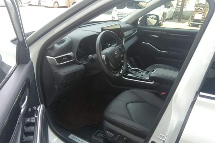 Used Toyota Highlander 2024 2.5L Smart Electric Hybrid Dual-Motor All-Wheel-Drive Luxury 7-Seater Driver Seat