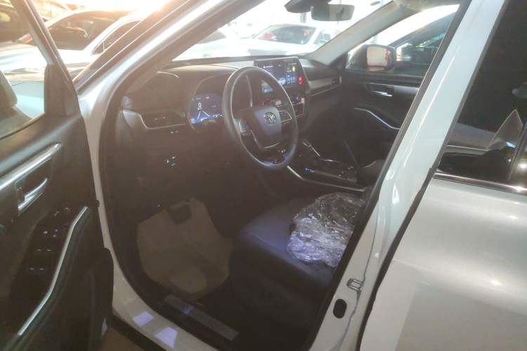 Used Toyota Highlander 2024 2.5L Smart Electric Hybrid Dual-Motor Two-Wheel-Drive Prestige Version 7 Seats Driver Seat