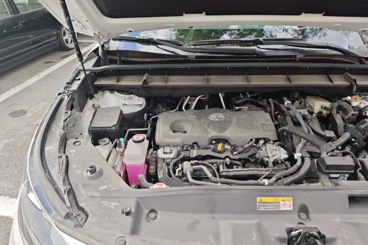 Used Toyota Highlander 2024 2.5L Smart Electric Hybrid Dual-Motor Two-Wheel Drive Luxury Version 7 Seats Engine Bay Right