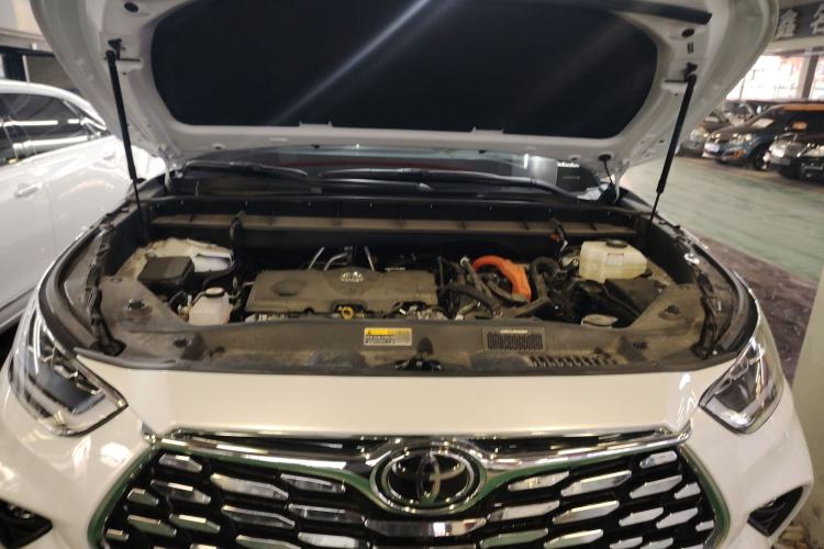 Used Toyota Highlander 2024 2.5L Smart e-Power Dual-Motor All-Wheel-Drive Supreme Edition – 7 Seats Engine Bay