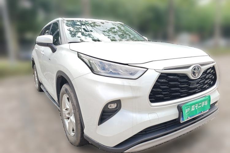 Used Toyota Highlander 2024 2.5L Smart e-Power Dual-Motor All-Wheel-Drive Elite Version – 7 Seats Front Right 45 Deg
