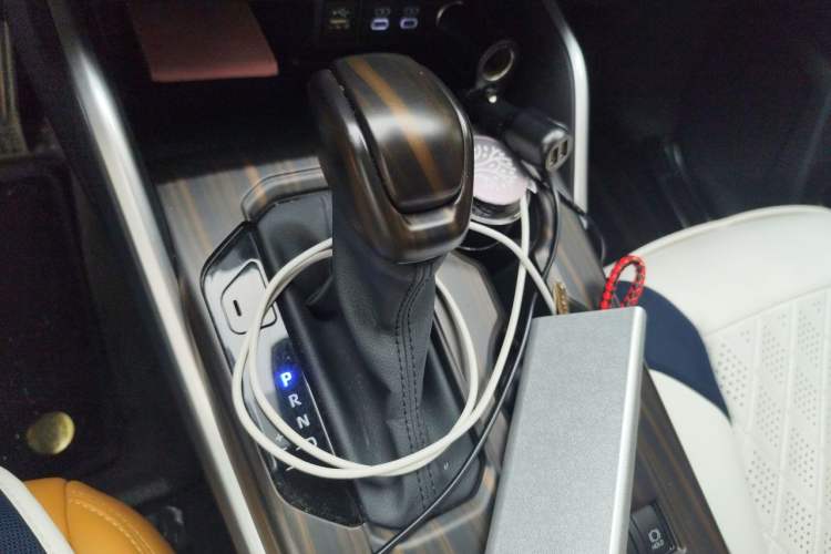 Used Toyota Highlander 2024 2.5L Smart e-Power Dual-Motor All-Wheel-Drive Elite Version – 7 Seats Gear Lever