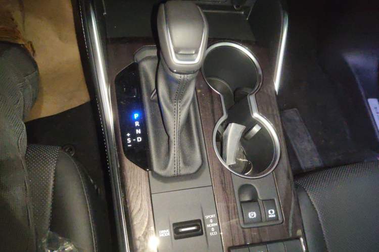 Used Toyota Highlander 2024 2.5L Smart Electric Hybrid Dual-Motor Two-Wheel-Drive Prestige Version 7 Seats Gear Lever