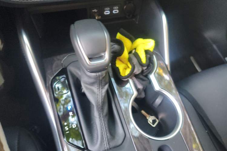 Used Toyota Highlander 2024 2.5L Smart Electric Hybrid Dual-Engine Four-Wheel Drive Prestige Version – 7 Seats Gear Lever