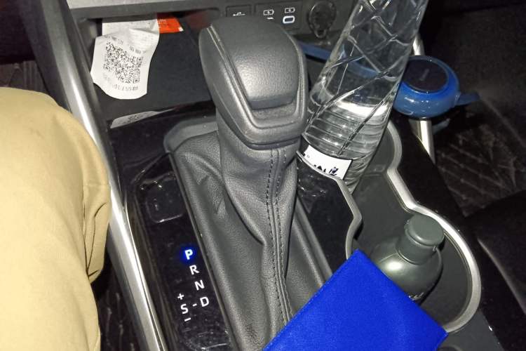 Used Toyota Highlander 2024 2.5L Smart e-Power Dual-Motor All-Wheel-Drive Elite Version – 7 Seats Gear Lever