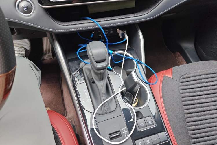 Used Toyota Highlander 2024 2.5L Smart e-Power Dual-Motor All-Wheel-Drive Elite Version – 7 Seats Gear Lever