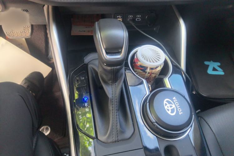 Used Toyota Highlander 2024 2.5L Smart Electric Hybrid Dual-Motor All-Wheel-Drive Luxury 7-Seater Gear Lever