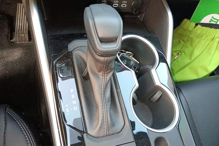 Used Toyota Highlander 2024 2.5L Smart Electric Hybrid Dual-Motor Two-Wheel-Drive Elite Edition 5 Seats Gear Lever