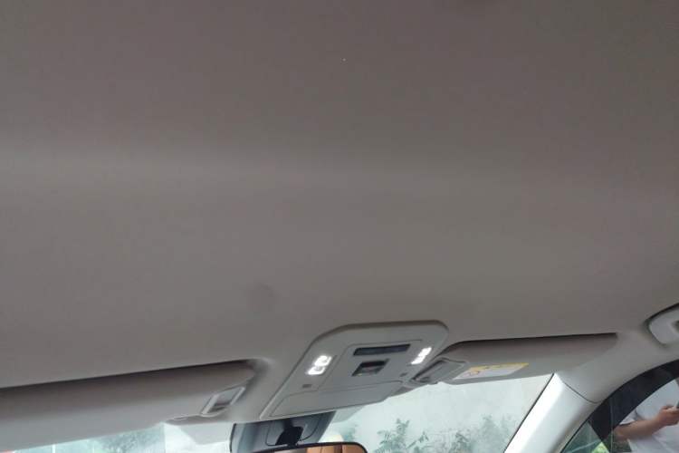 Used Toyota Highlander 2024 2.5L Smart e-Power Dual-Motor All-Wheel-Drive Elite Version – 7 Seats Headliner