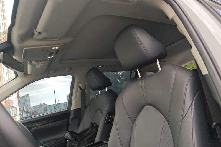 Used Toyota Highlander 2024 2.5L Smart Electric Hybrid Dual-Motor Two-Wheel Drive Luxury Version 7 Seats Headliner