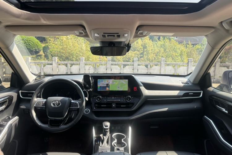 Used Toyota Highlander 2024 2.5L Smart Electric Hybrid Dual-Motor All-Wheel-Drive Luxury 7-Seater Interior 1