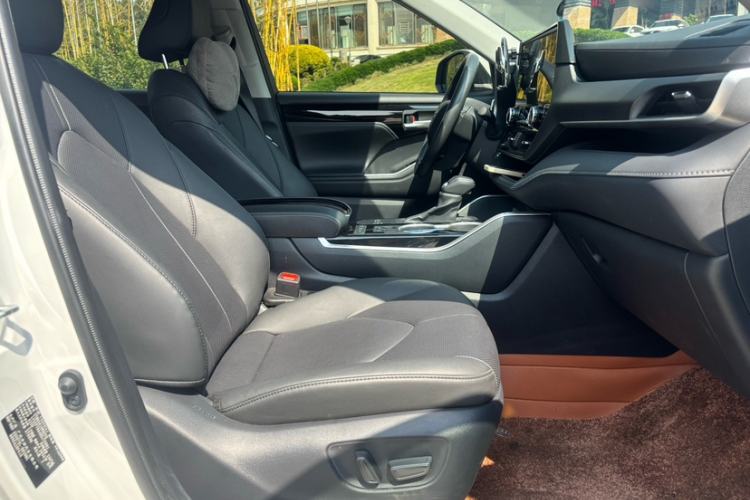Used Toyota Highlander 2024 2.5L Smart Electric Hybrid Dual-Motor All-Wheel-Drive Luxury 7-Seater Interior 11