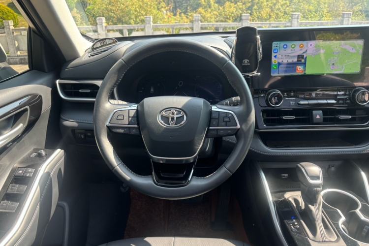 Used Toyota Highlander 2024 2.5L Smart Electric Hybrid Dual-Motor All-Wheel-Drive Luxury 7-Seater Interior 2