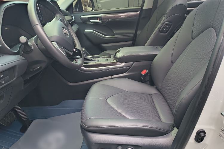 Used Toyota Highlander 2024 2.5L Smart Electric Hybrid Dual-Engine Four-Wheel Drive Prestige Version – 7 Seats Interior 2