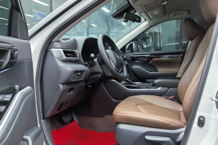 Used Toyota Highlander 2024 2.5L Smart Electric Hybrid Dual-Motor Two-Wheel-Drive Elite Edition 5 Seats Interior 2