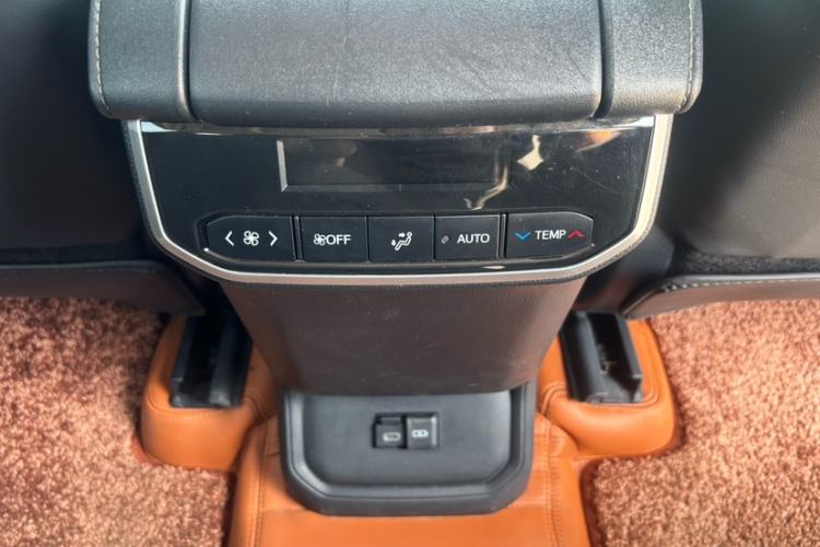 Used Toyota Highlander 2024 2.5L Smart Electric Hybrid Dual-Motor All-Wheel-Drive Luxury 7-Seater Interior 4