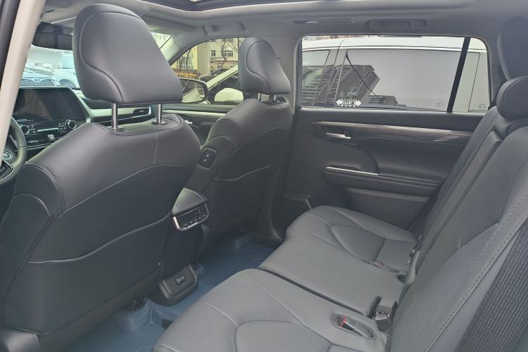Used Toyota Highlander 2024 2.5L Smart Electric Hybrid Dual-Engine Four-Wheel Drive Prestige Version – 7 Seats Interior 4