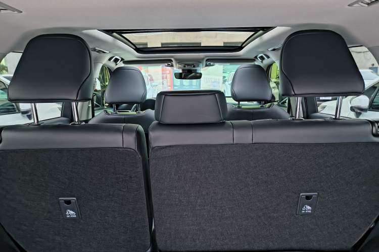 Used Toyota Highlander 2024 2.5L Smart Electric Hybrid Dual-Engine Four-Wheel Drive Prestige Version – 7 Seats Interior 5