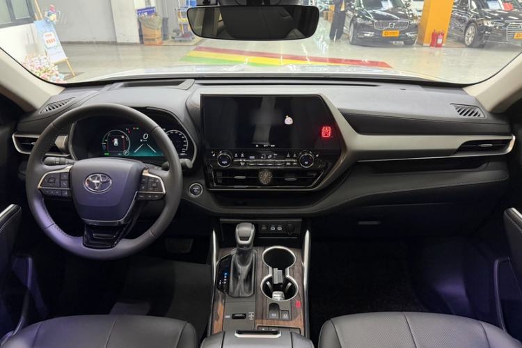 Used Toyota Highlander 2024 2.5L Smart Electric Hybrid Dual-Engine Four-Wheel Drive Prestige Version – 7 Seats Interior 5
