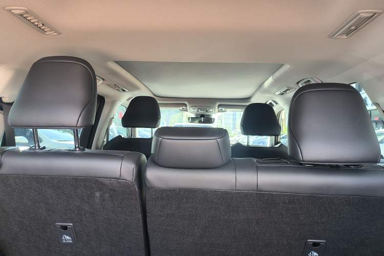 Used Toyota Highlander 2024 2.5L Smart Electric Hybrid Dual-Engine Four-Wheel Drive Prestige Version – 7 Seats Interior 6